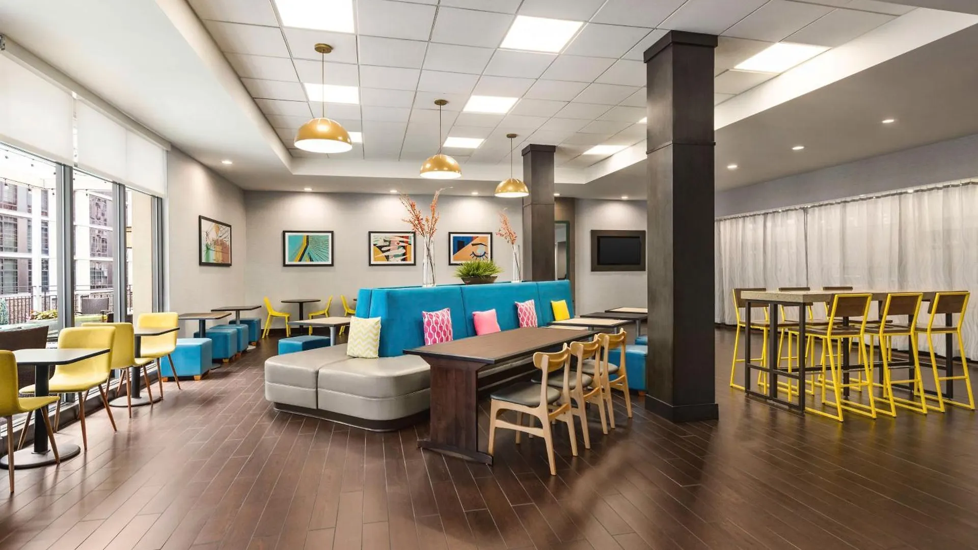 Where to Stay Near LaGuardia: 7 Airport Hotels in Long Island City