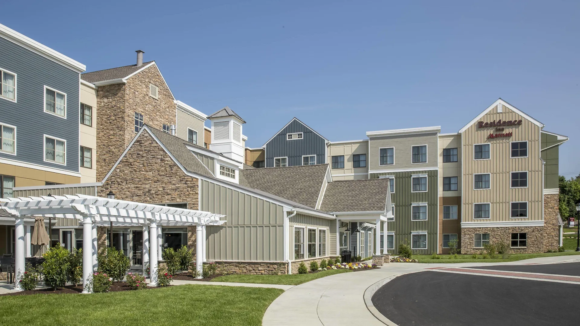 4 Business Hotels Close to Waynesborough Historic House