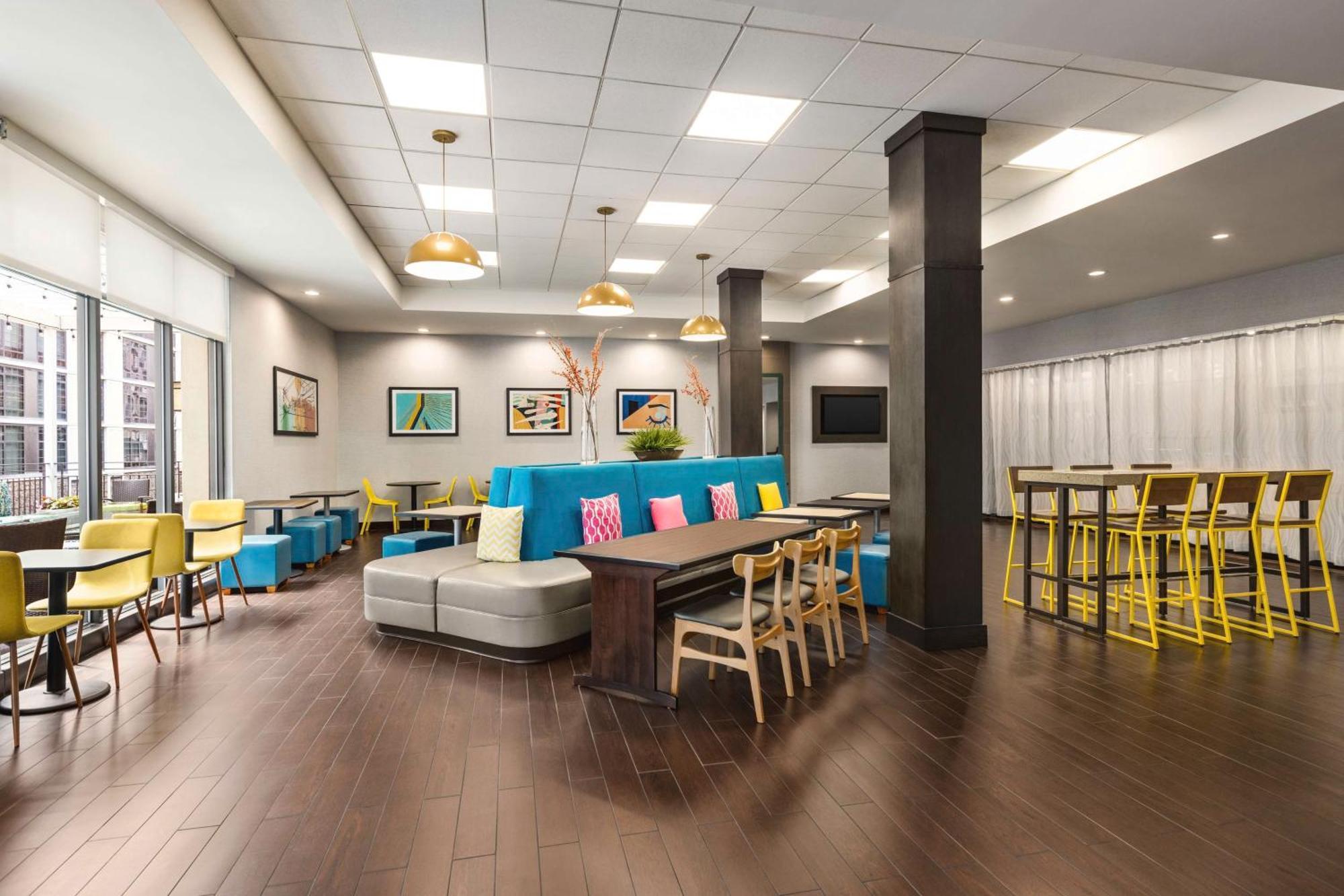 Where to Stay Near LaGuardia: 7 Airport Hotels in Long Island City
