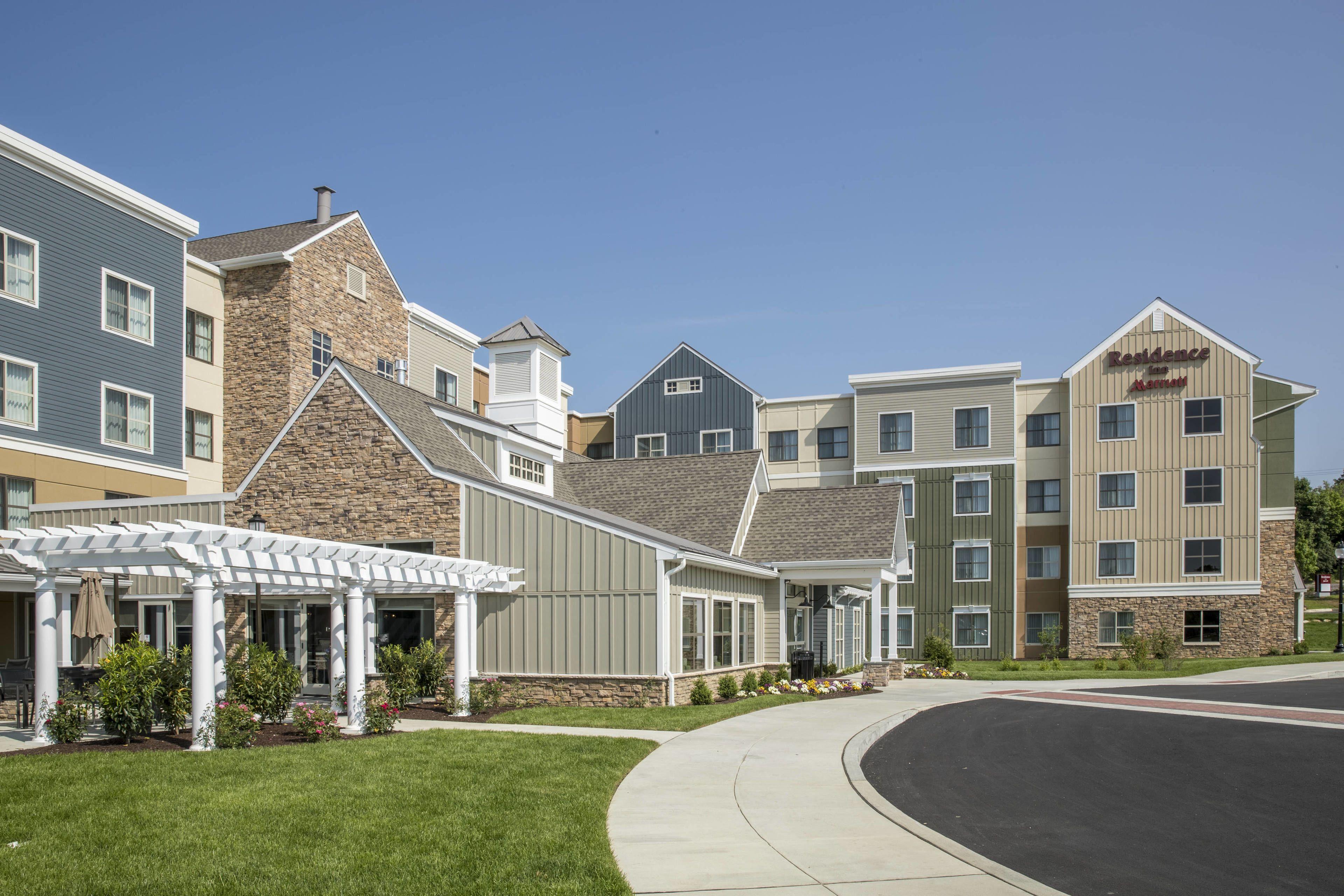 4 Business Hotels Close to Waynesborough Historic House
