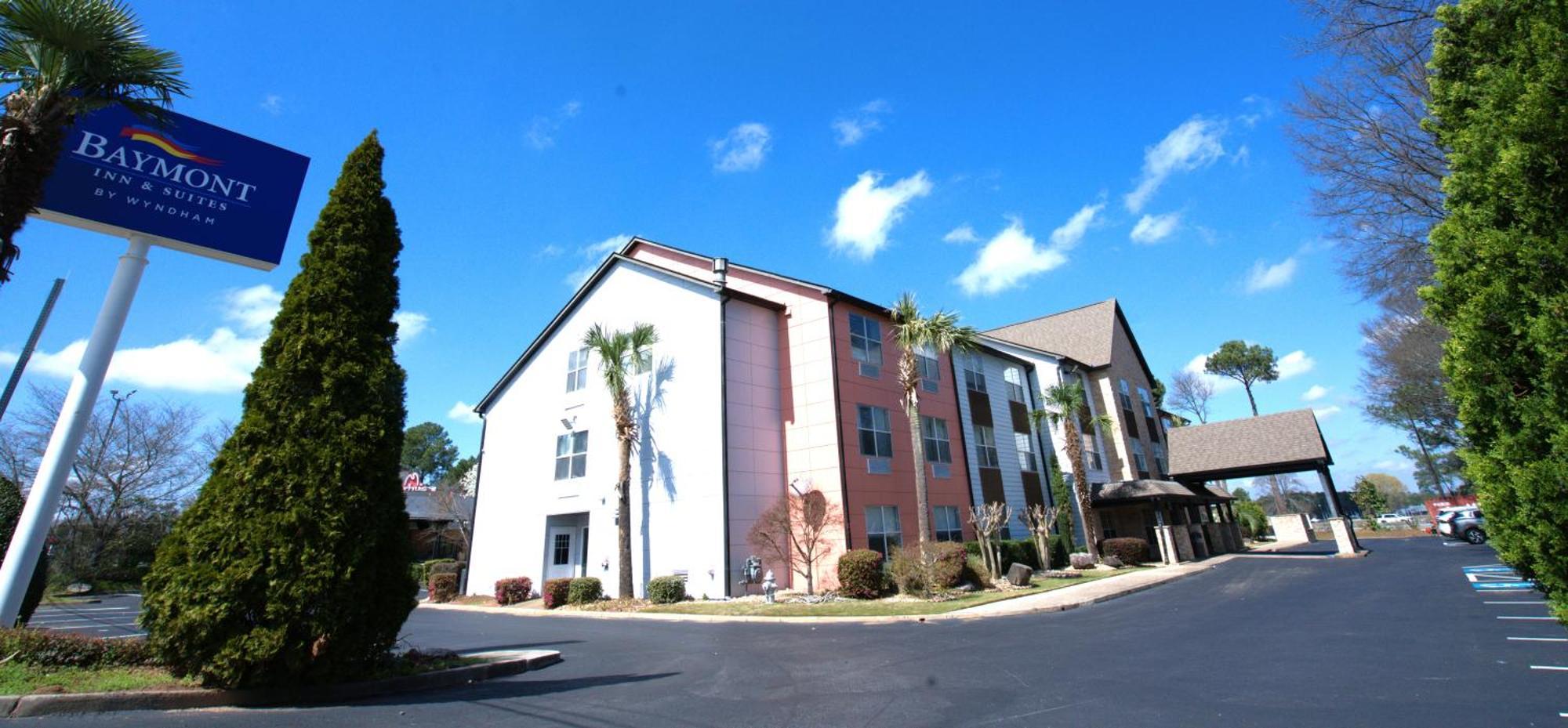 4 Business Hotels Close to Southlake Mall Worth Booking